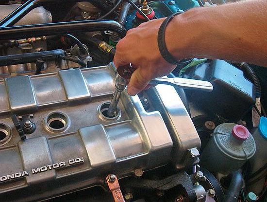 Compression check in the car's engine cylinders
