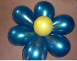 make a flower out of balloons